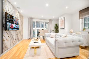 Et tv og/eller underholdning på Stylish Two Bed Apartment - City Centre - Smart Tv - Parking 201MH