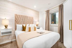 En eller flere senge i et værelse på Stylish Two Bed Apartment - City Centre - Smart Tv - Parking 201MH + 41 billeder