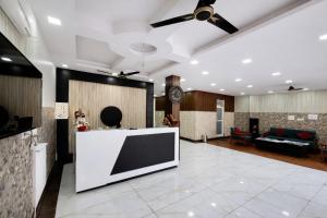 Gæster der bor på Hotel Sawera Heritage Comfort Residency- Free Parking & Restaurant and Lift Facilities - Fully #Air Conditioning - A Top Rated Hotel!