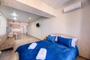 Postel nebo postele na pokoji v ubytování One Bedroom Apartment Near Arbat In The Heart of Almaty