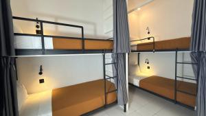 Postel nebo postele na pokoji v ubytování Summer of Surf Canggu