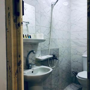 Et badeværelse på Downtown Rivnto-cozy stay