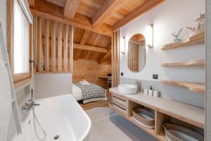 Et badeværelse på Chalet les 3 Montagnards - 200m des pistes + 68 billeder