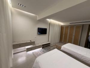 Et tv og/eller underholdning på Sunny Days Palma De Mirette Resort & Spa