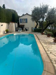 Hồ bơi trong/gần Maison de charme piscine vue mer