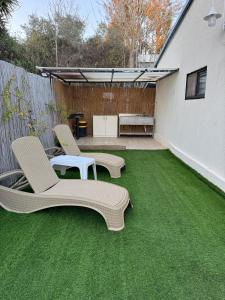 En have udenfor לקשורי סוויט - Luxury suite