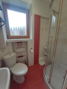 Et badeværelse på BLISKO DEPTAKA - Apartamenty i Pokoje