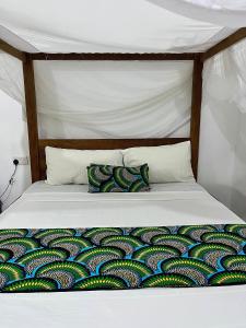 En eller flere senge i et værelse på Reef Nungwi House + 61 billeder