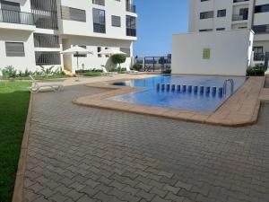 Swimmingpoolen hos eller tæt på Dar Lakbira Bouznika