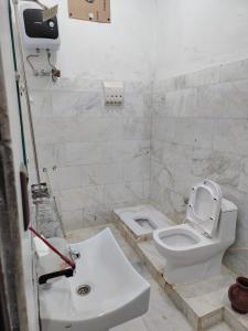 Et badeværelse på Ihram Hotel And Guest House