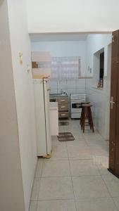 Køkken eller tekøkken på Casa a 5 minutos a pé da Praia da Enseada!