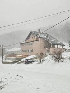 Kuća za 10 osoba s jacuzzijem i biljarom Mrkopalj v zimě + 11 fotografií