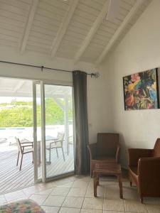 a room with a patio with a table and chairs at Studio Terres Basses, Saint-Martin in Les Terres Basses
