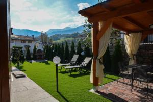 a garden with chairs and a gazebo at Villa Nataly in Crosano