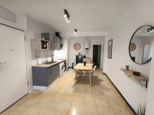 Nhà bếp/bếp nhỏ tại Piso en el corazón de Elche con terraza