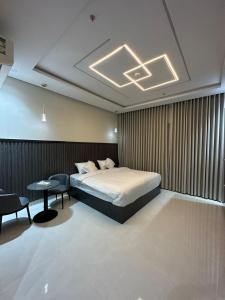 En eller flere senge i et værelse på سرايا بلقيس الاولى للشقق المخدومة