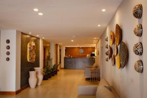 a hallway of a house with plates on the wall at Amazon Seasons hotel in Belém