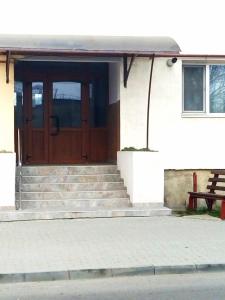 Mặt tiền/cổng chính của La Han