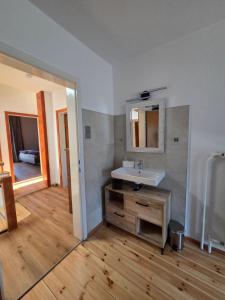 Postel nebo postele na pokoji v ubytování Ferienhaus DaPfusterer + 116 fotografií