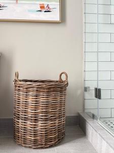 a wicker basket sitting next to a wall with a picture at Palm Springs in Struisbaai +35 photos