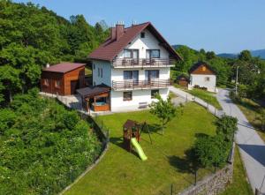 an aerial view of a house with a slide at Kuća za odmor Maklen in Brod Moravice