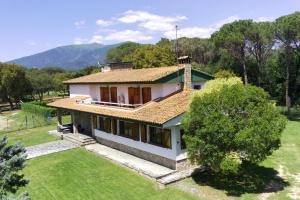 an aerial view of a house at Villa Can Raurell Casa rural para 14 en Girona in Sant Feliu de Buixalleu