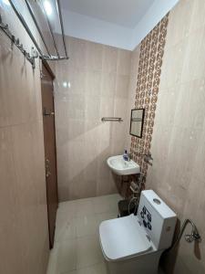 Et badeværelse på Shawn's Guest House 5BHK Villa