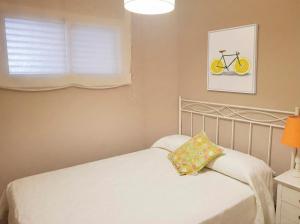 Giường trong phòng chung tại Apartamento Aguadulce Mar +9 ảnh