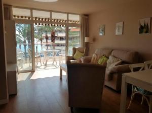 Khu vực ghế ngồi tại Apartamento Aguadulce Mar