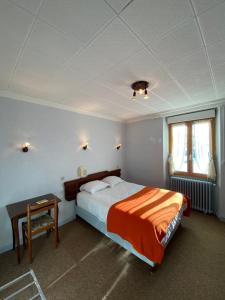 En eller flere senge i et værelse på Le Grand Connétable + 12 billeder