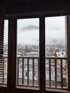 En generel udsigt til bjerge eller udsigt til bjerge taget fra lejligheden