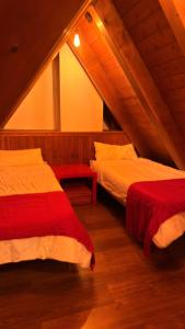 En eller flere senge i et værelse på Montlude Apartament