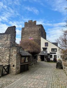 Tòa nhà nơi khách sạn tọa lạc