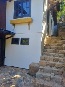 Tòa nhà nơi nhà nghỉ dưỡng tọa lạc