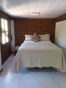 Giường trong phòng chung tại Casa na Praia - Voce e seu Pet em Floripa!