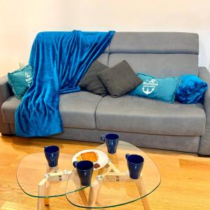 Et opholdsområde på Elégance & Confort, Proche place Morny, 3 Pièces, 2 Sdb, 2 WC, Balcon, Parking, Wifi ultra haut-débit, tout à pied