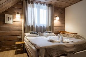 a bedroom with a bed with two dolls on it at Domek nad Potokiem 2 in Nowy Targ