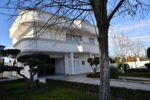 Bygningen som villaen ligger i