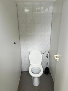 Koupelna v ubytování Rekreační chatky na Fotbalovém stadionu Senec