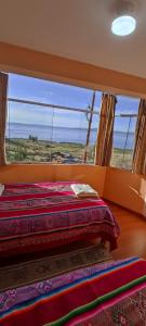 En eller flere senge i et værelse på SUMAQ WASI LLACHON casa de Juana