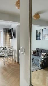 Et opholdsområde på Apartament Skandynawska Prostota z basenem i sauną