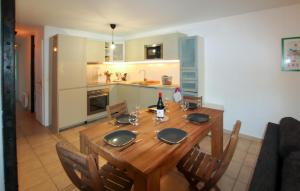 Køkken eller tekøkken på Tropézienne House