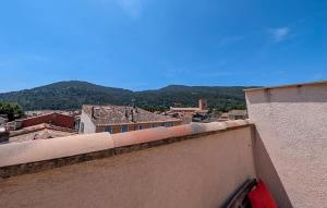 En generel udsigt til bjerge eller udsigt til bjerge taget fra feriehuset