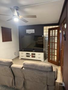 a living room with a couch and a flat screen tv at Caguas Like Home in Caguas