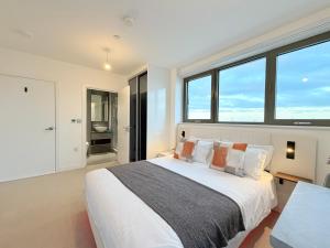 En eller flere senge i et værelse på Riverside Rooms and Apartments