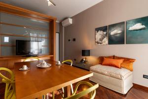 a living room with a table and a couch at Apulia Re' Aparthotel & Suites in Bari
