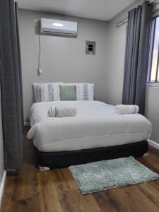 En eller flere senge i et værelse på Santa Catalina Surf Studio