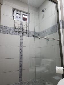 Et badeværelse på Santa Catalina Surf Studio