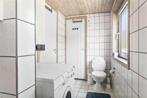 Et badeværelse på 317-Thisted-Molgaardsvej-65 + 12 billeder