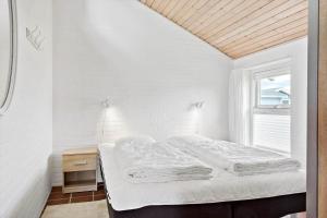En eller flere senge i et værelse på 685-Thisted-Pighvarvej-28